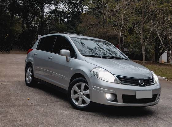 NISSAN TIIDA 1.8 SL 16V FLEX 4P AUTOMÁTICO